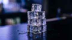 Mikä on tehokkaampi tapa varastoida energiaa – litiumakku vai jää? Älä kiirehdi vastaamaan