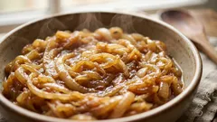 Karamellisoidut sipulit mikroaaltouunissa: ei enää seisoskelua liedellä tai pannujen hankaamista